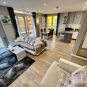 https://luxury-5-penthouse-greenwich-sleep-9-with-parking.cambridgehotelsuk.com