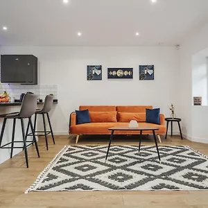 https://new-luxury-property-parking-business-relocations.cambridgehotelsuk.com